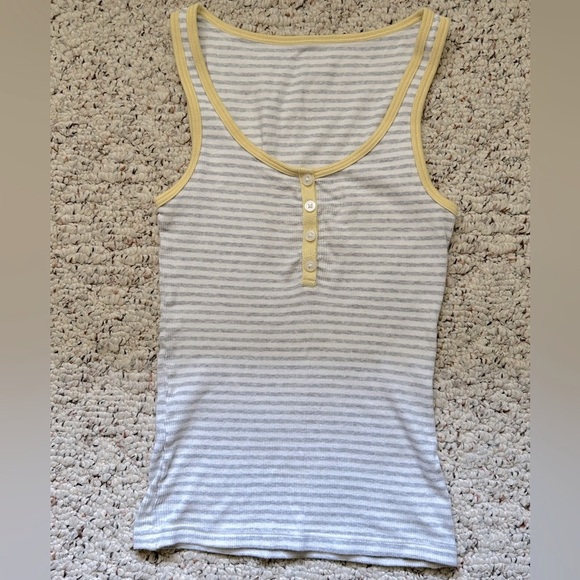 Uniqlo Henley neck tank top - Picture 1 of 4